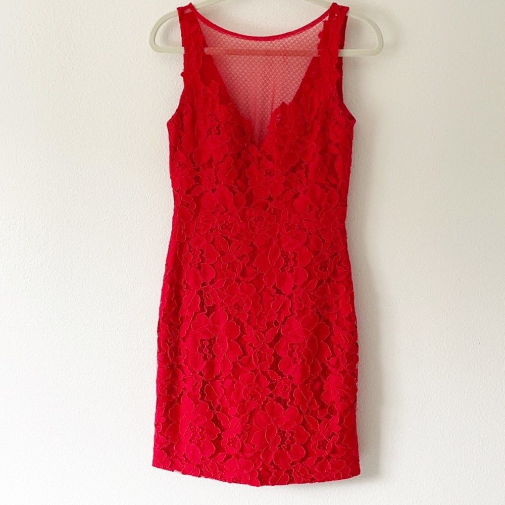 Monique Lhuillier Red Lace V‑Neck Mini Dress